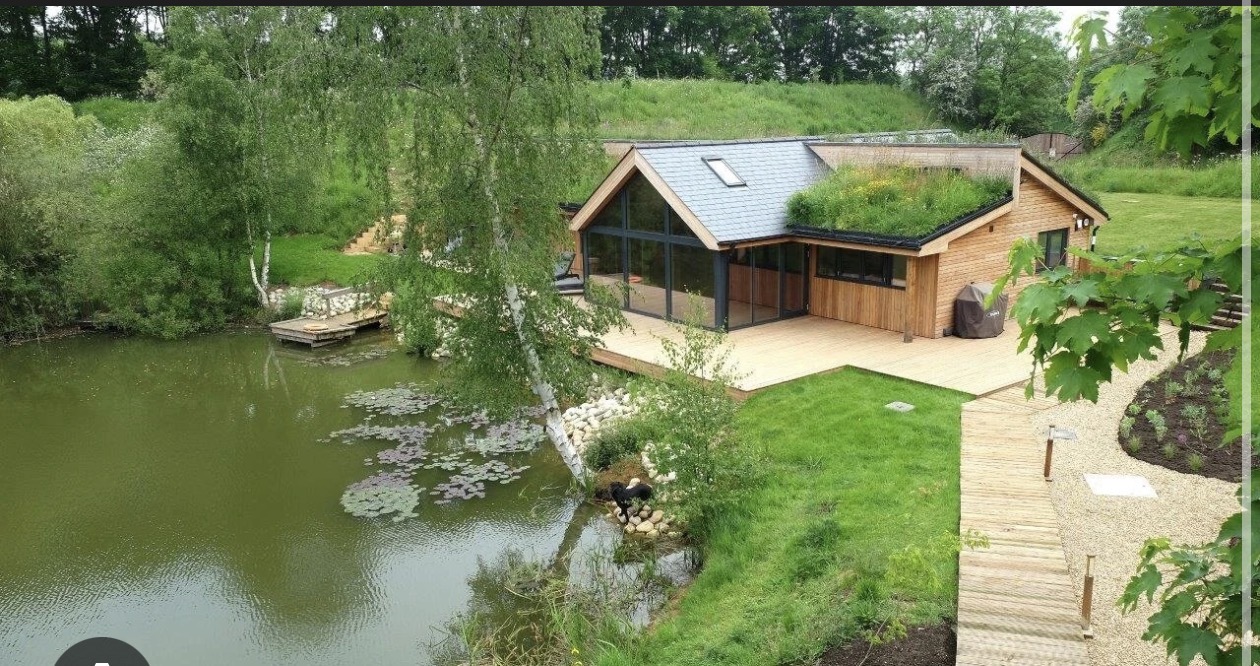 Amazing 4 bed house,magnificent lake view