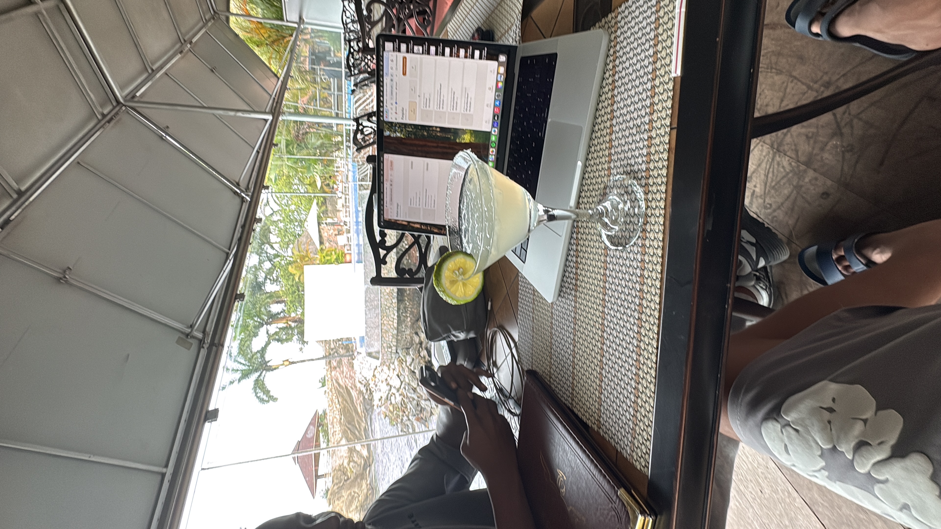 Nyumba lake side by the water